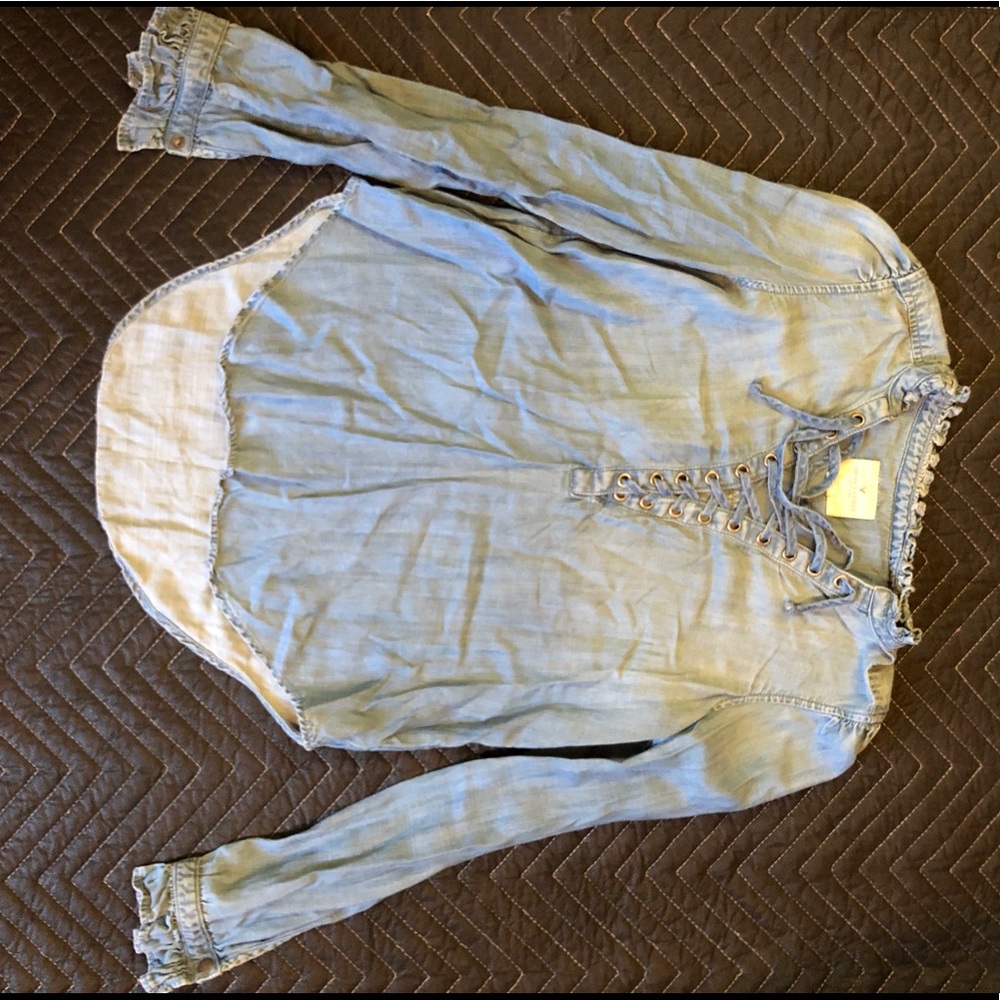 Women’s American Eagle long sleeve jean top